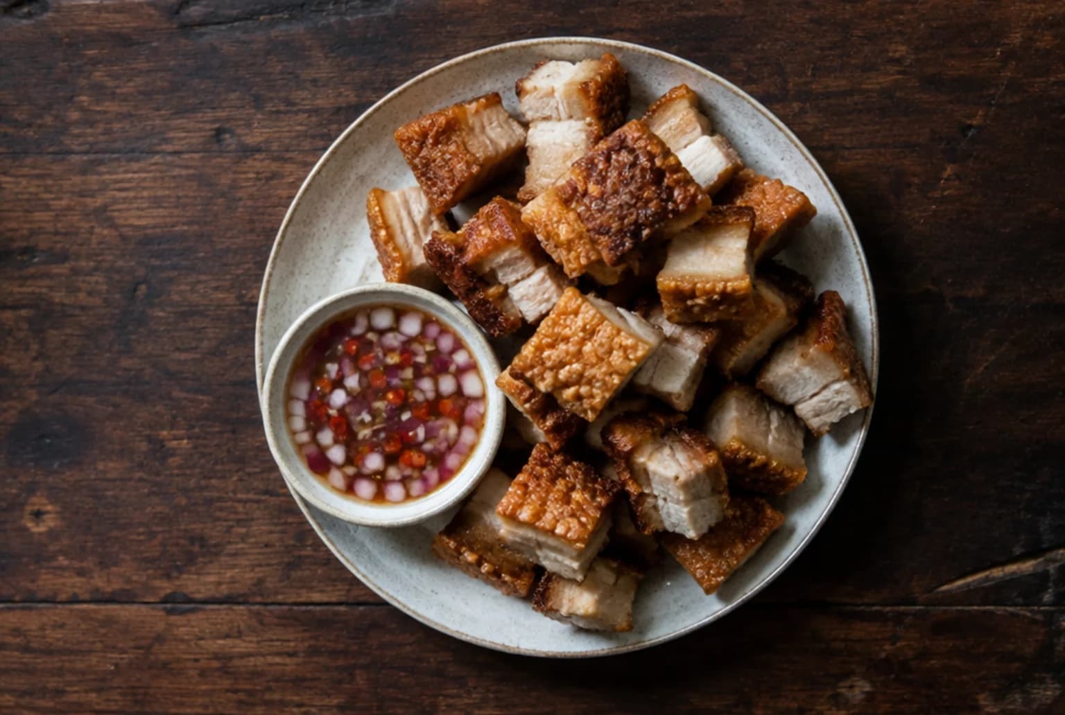 Lechon Kawali: knuspriger Schweinebauch