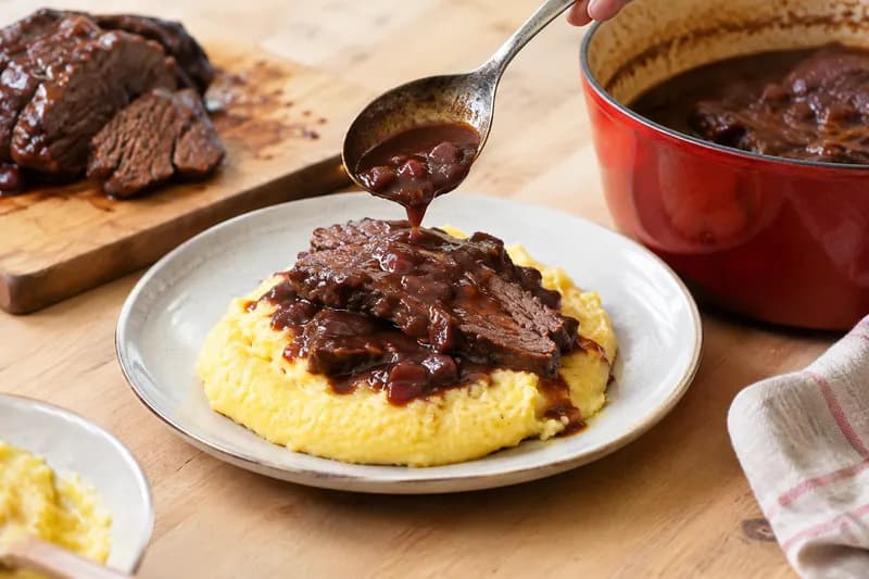 Mit Polenta servieren