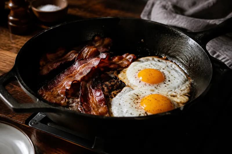 Bacon und Spiegeleier
