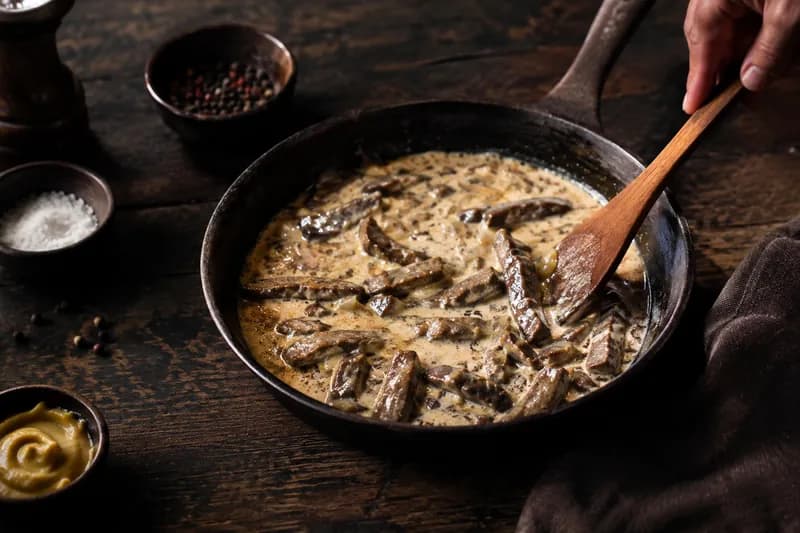 Leber in der Sauce wärmen