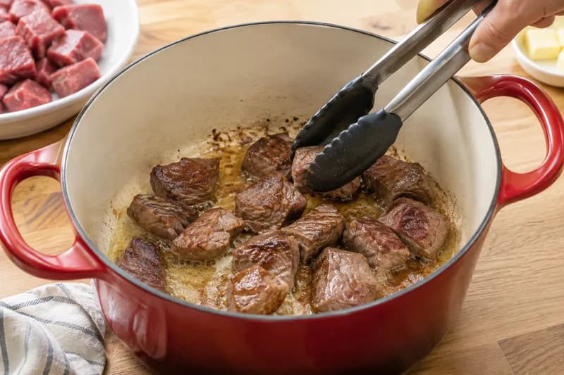 Fleisch anbraten