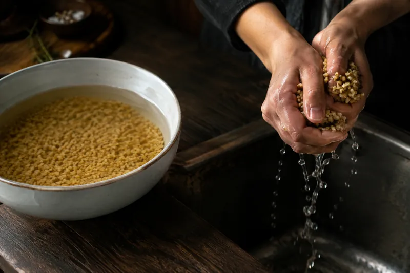 Bulgur quellen lassen