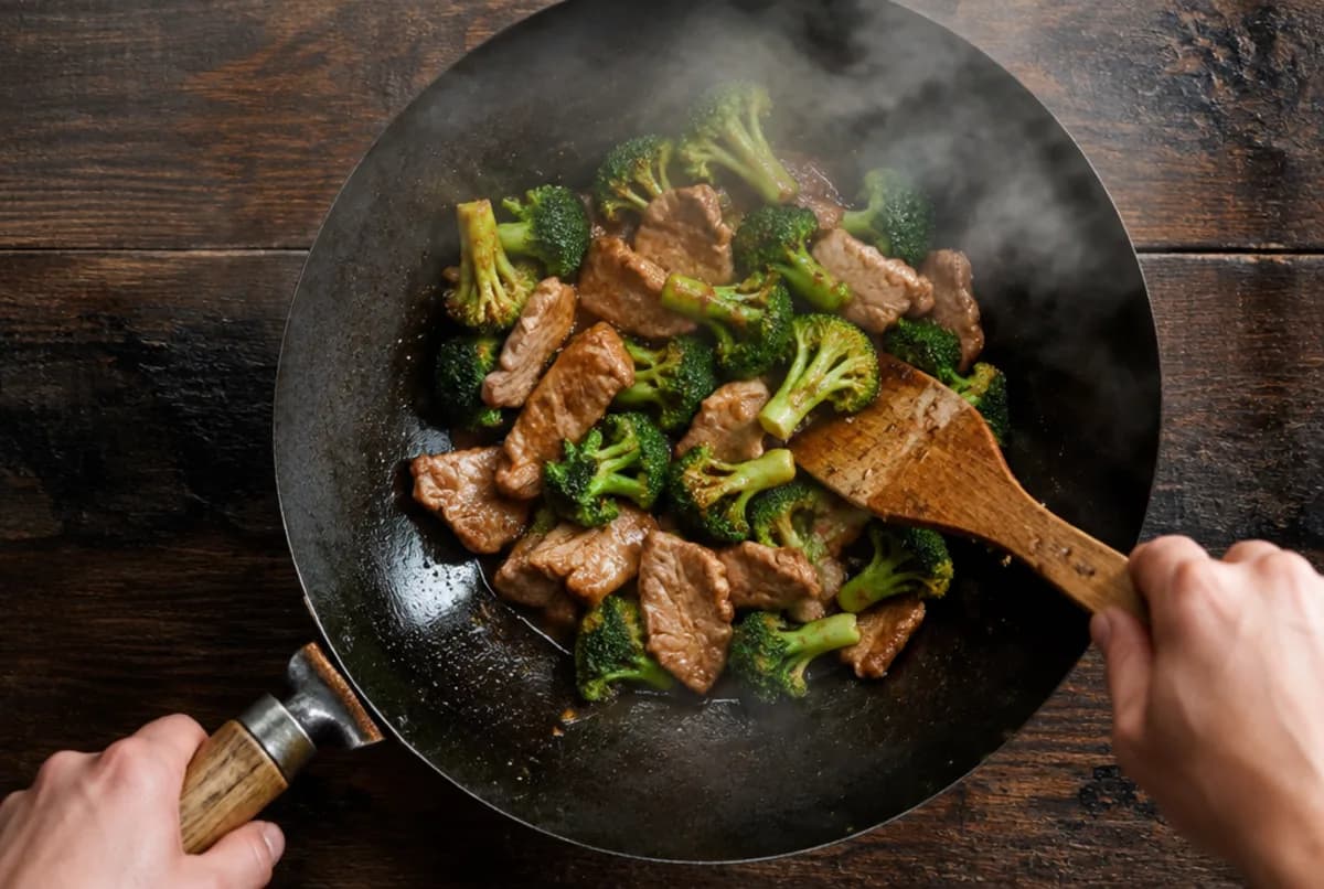 Fleisch und Brokkoli braten