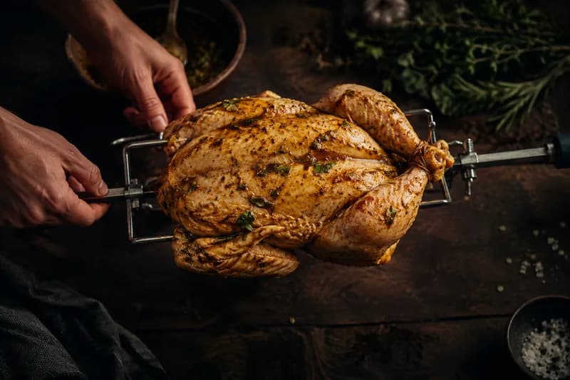 Poulet aufspieissen