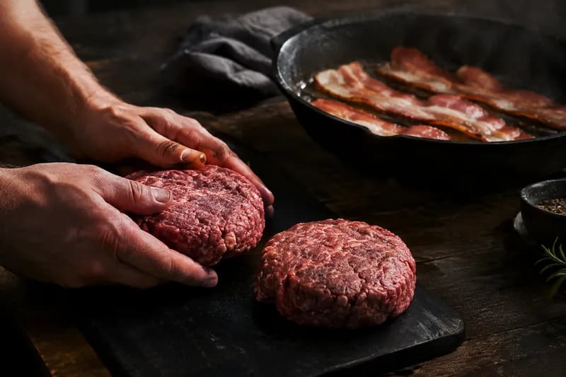 Patties formen und Speck vorbraten
