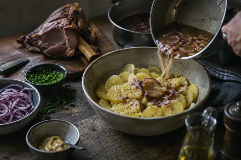 Kartoffelsalat vorbereiten
