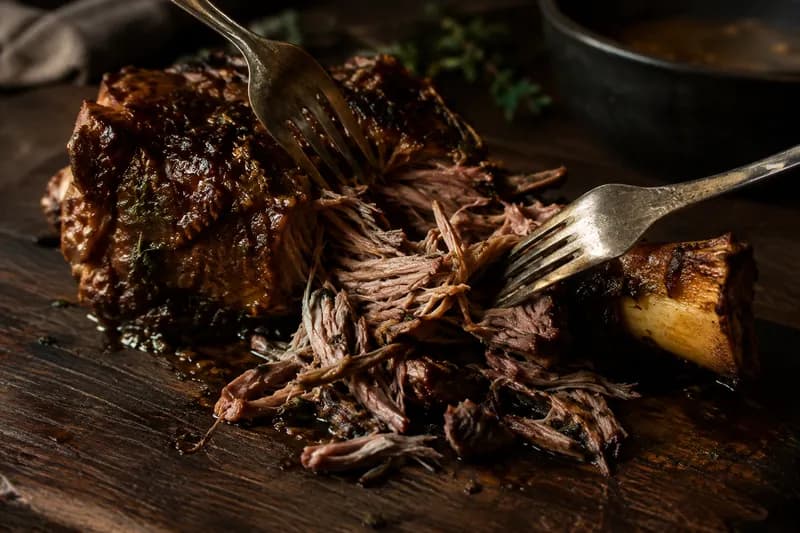 Fleisch vom Knochen zupfen