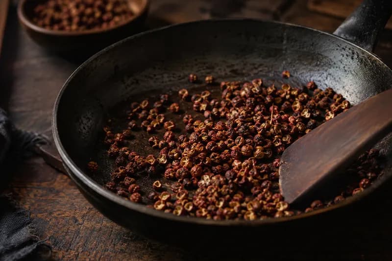 Szechuan-Pfeffer rösten