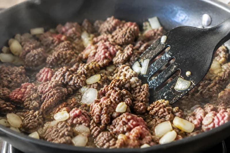 Fleisch anbraten