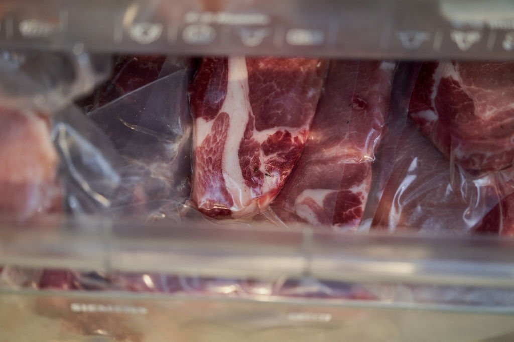 Fleisch richtig auftauen: Profi-Tipps, damit das Aroma nicht verloren geht