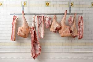 News: Die Kunst des Fleischreifens: Geschmackliche Unterschiede zwischen Dry Aging und Wet Aging